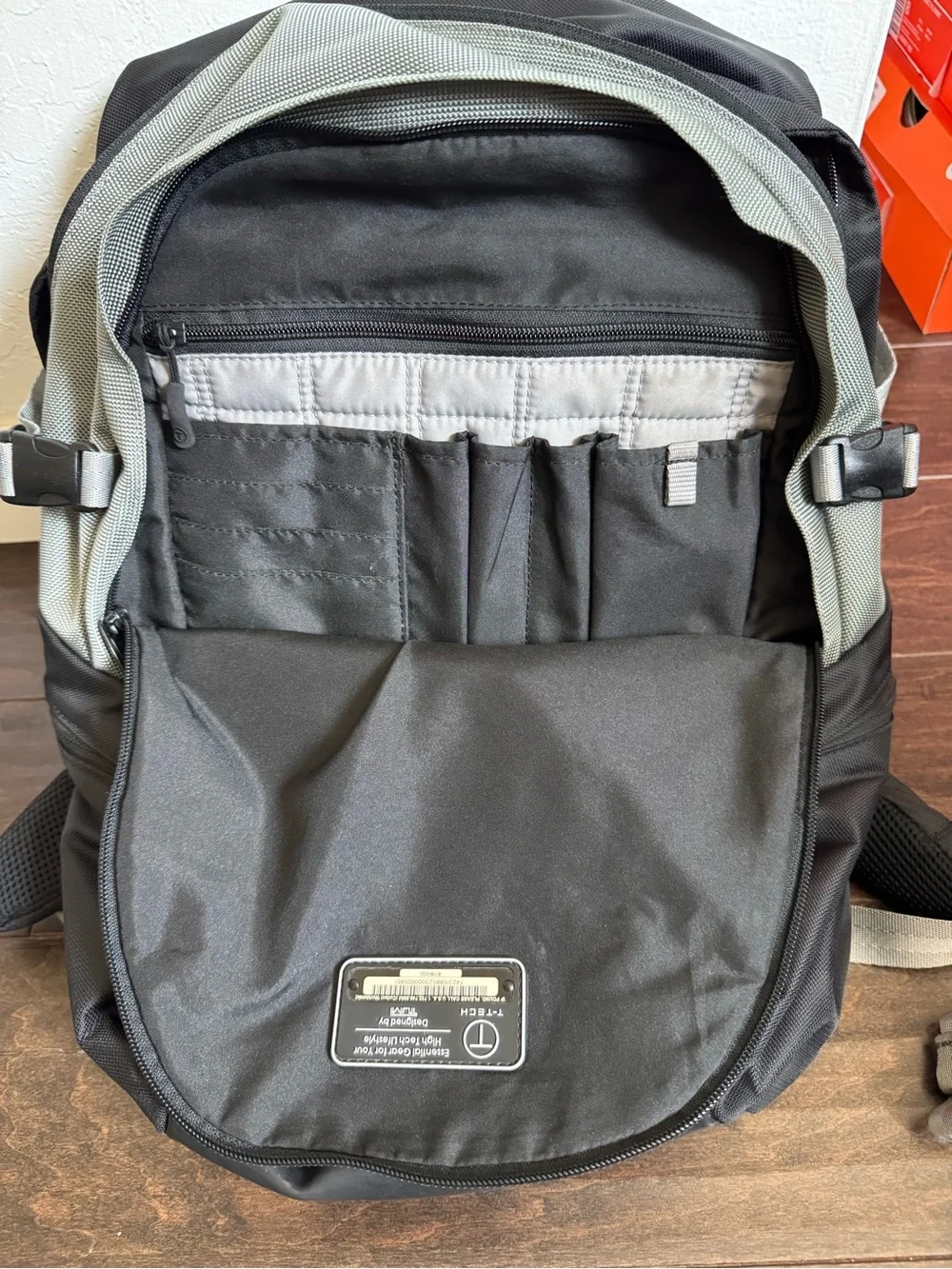 Tumi T-Tech Gray & Black Men's Backpack Laptop Bag Good Condition